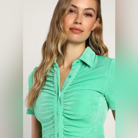 *5/$20 or 3/$15* Ruche Decision Green Ruched Short Sleeve Button-Up Collared Top - Picture 6 of 9